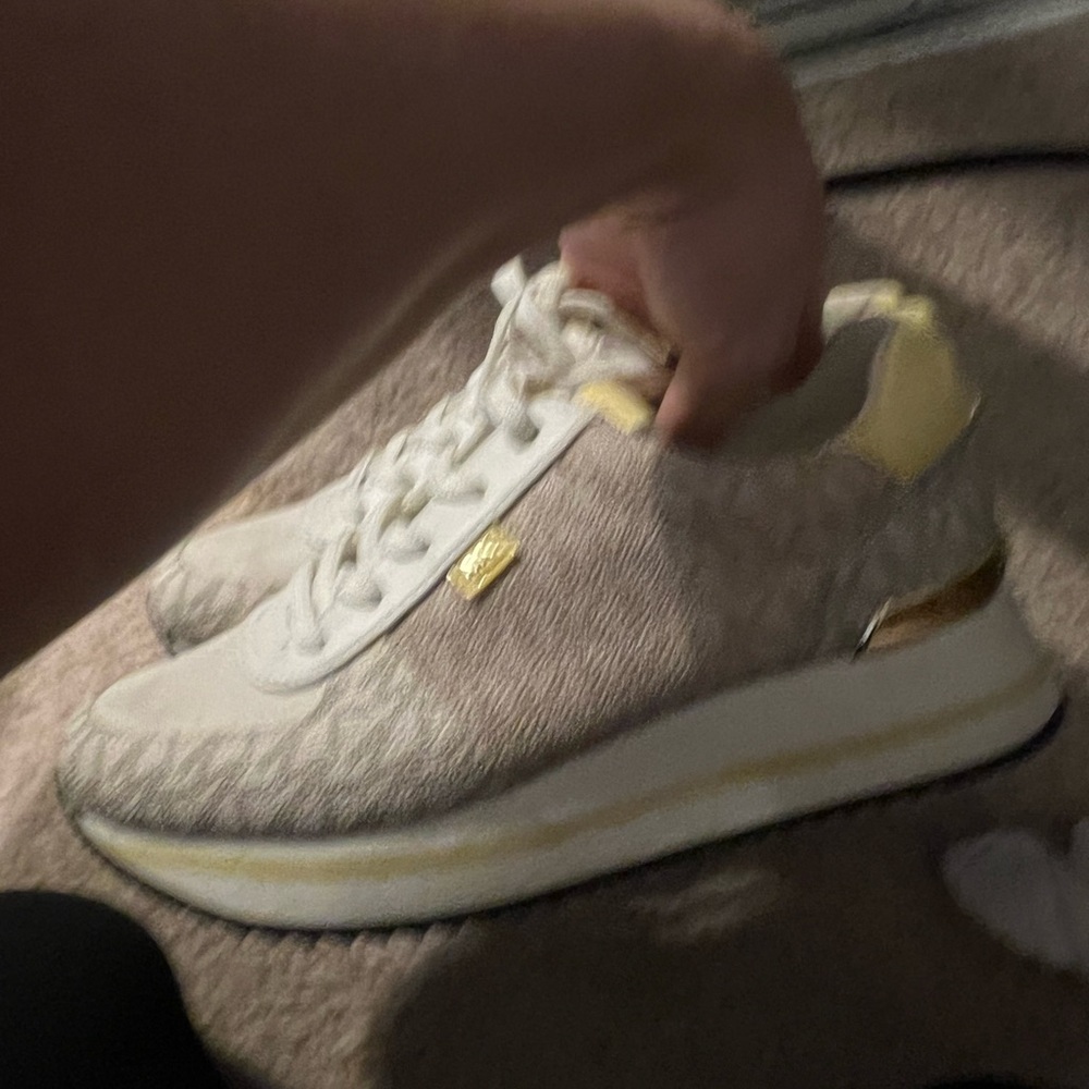 Micheal Kors sneakers size 5 - Picture 2 of 2